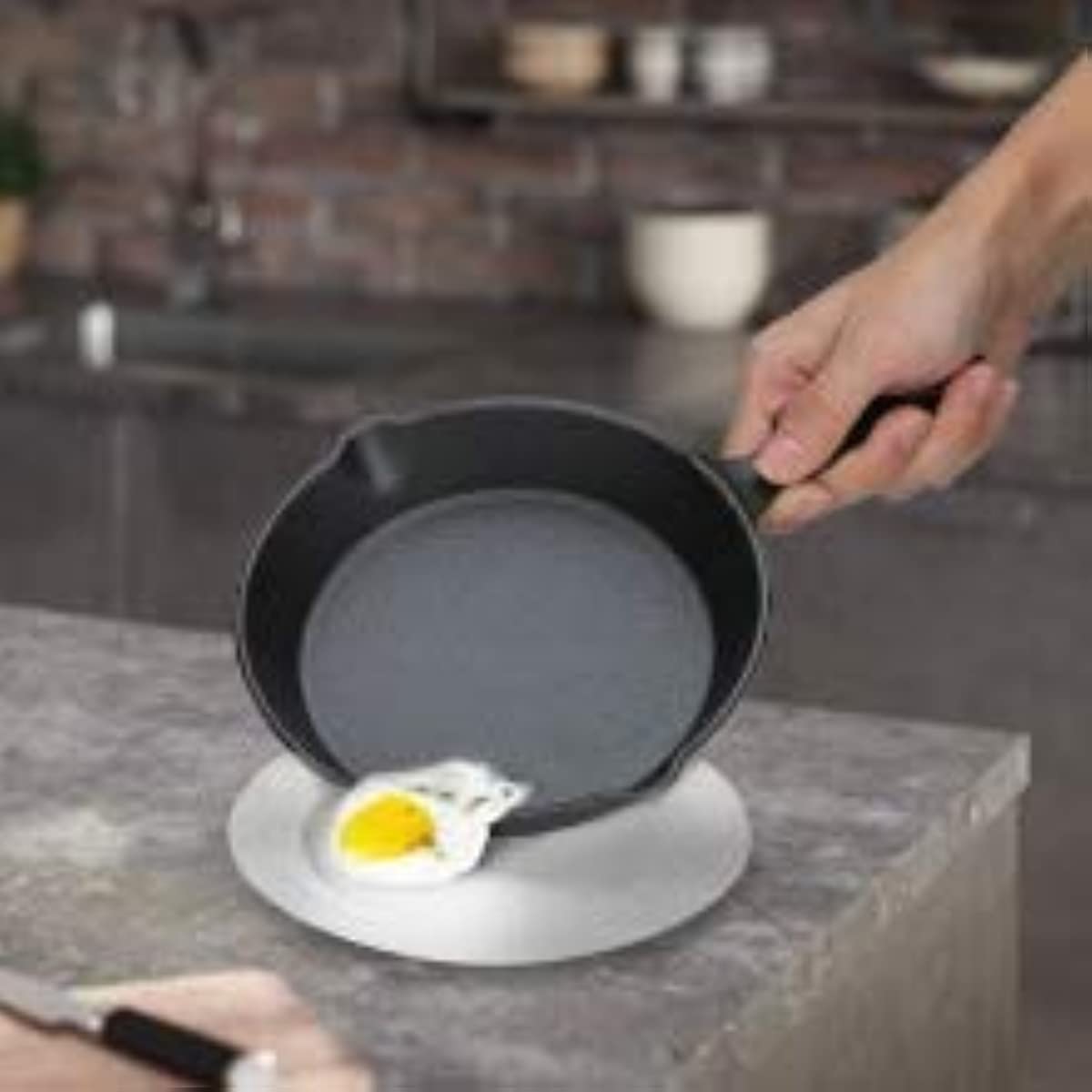 Cast Iron Frying Pan 15.24 cm with Drip Nozzle for Camping Indoor Outdoor Cooking