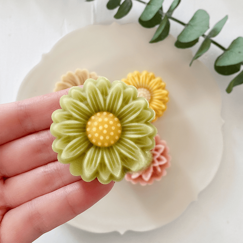 Moon Cake Mold Set with 4 Stamps, Daisy Shape, Pastry DIY Cookie Tools
