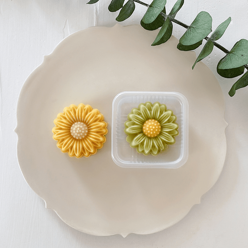 Moon Cake Mold Set with 4 Stamps, Daisy Shape, Pastry DIY Cookie Tools