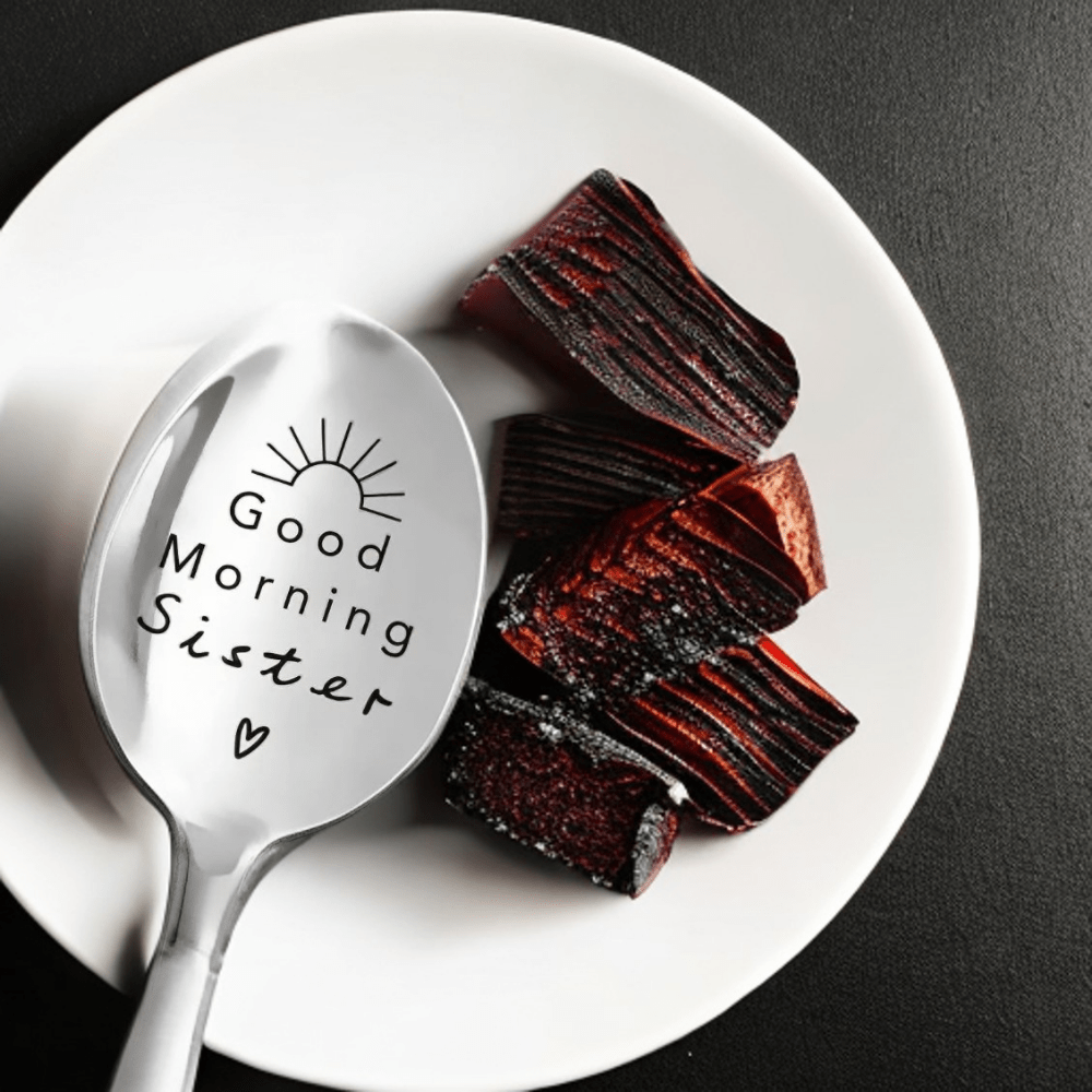 Rojdestvo opa va ukaga sovgʻa qoshiq, bayram kechasi kumush buyumlari