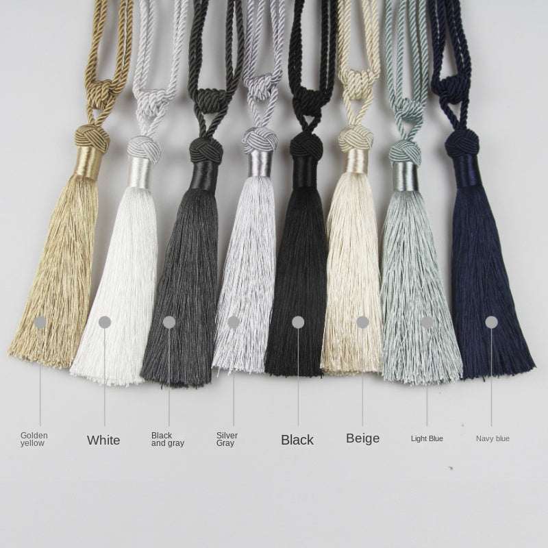 Minimalist zamonaviy parda bog'ich, teshik ochmasdan oson o'rnatilishi mumkin bo'lgan bitta qismdan iborat. Yotoqxona, yashash xonasi yoki har qanday uy bezak muhitida pardalarni bog'lash uchun zamonaviy va funksional aksessuar.