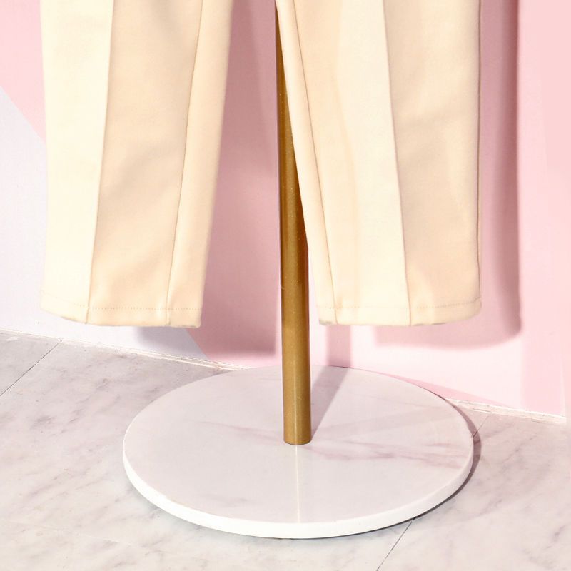 Perchero de pie con barra única para almacenamiento en dormitorio