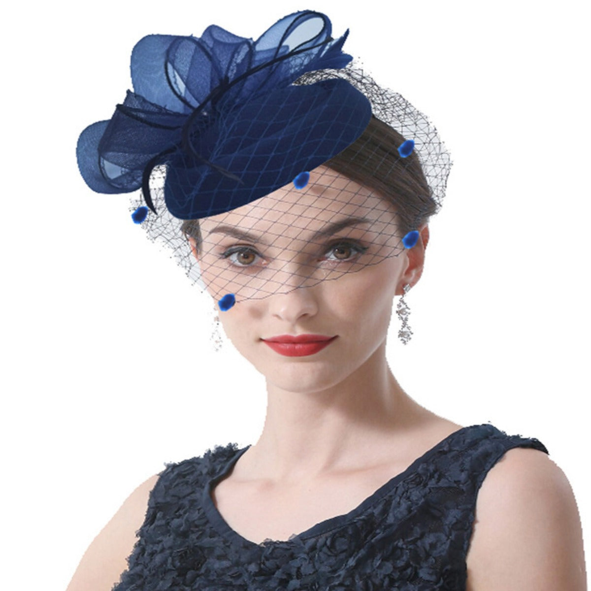 Ayollar uchun vintage qushqo‘nmas va tarmoq shlyapa bilan bezatilgan gullar va kichik shlyapa aksessuari bilan bosh band