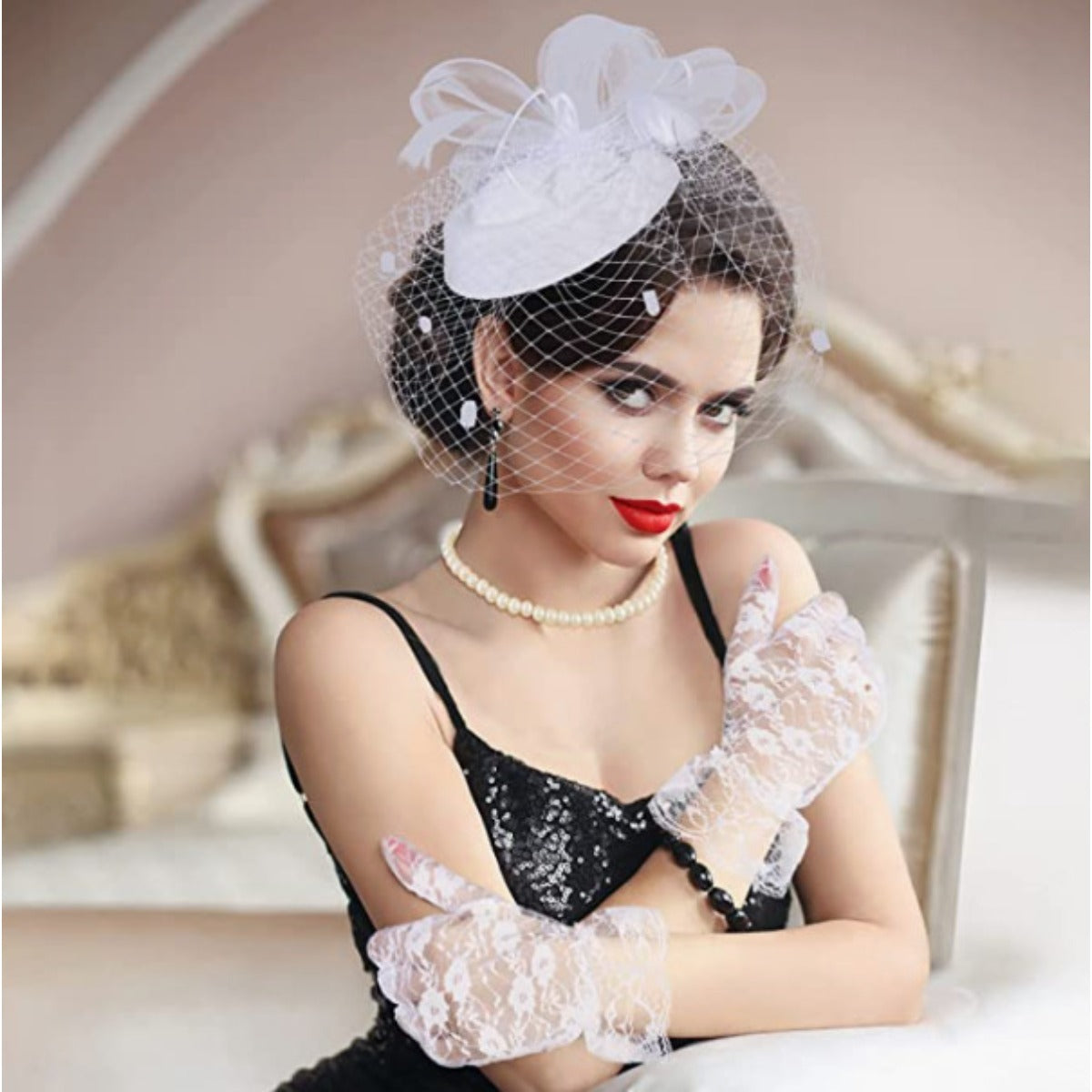 Ayollar uchun vintage qushqo‘nmas va tarmoq shlyapa bilan bezatilgan gullar va kichik shlyapa aksessuari bilan bosh band