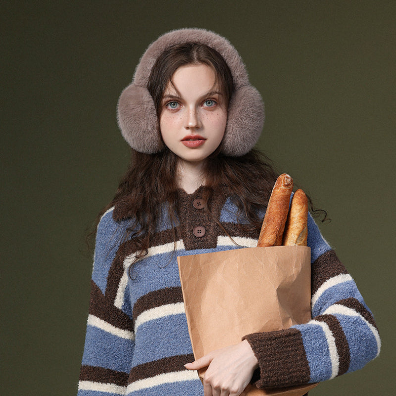 Уютные защитные наушники для осени и зимы - этот универсальный аксессуар идеально подходит для езды, поездок или просто чтобы согреться. Изготовленные из плотного искусственного мохера, эти большие наушники сохранят ваш стиль и тепло на весь сезон.