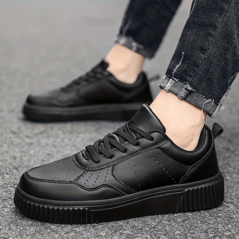 Erkaklar uchun pastki balandlikdagi skeyt poyabzallari bir xil ranglarda, ochiq havoda yurish va barcha mavsumlarda qulaylik uchun ideal.