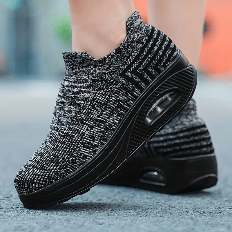 ayollar uchun nafas oluvchi to'qilgan slip-on sport poyafzallari yurish uchun tashqarida sport