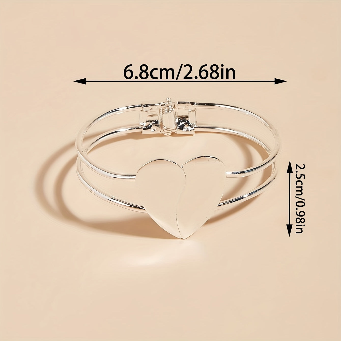 Qalpoq shaklidagi dekorativ parda ushlagich, qotishma materialdan tayyorlangan, minimalist bo'sh dizaynga ega. Bu, yashash xonalarida, ofislarda yoki uyda zamonaviy va funksional parda aksessuari sifatida foydalanish uchun mukammal.