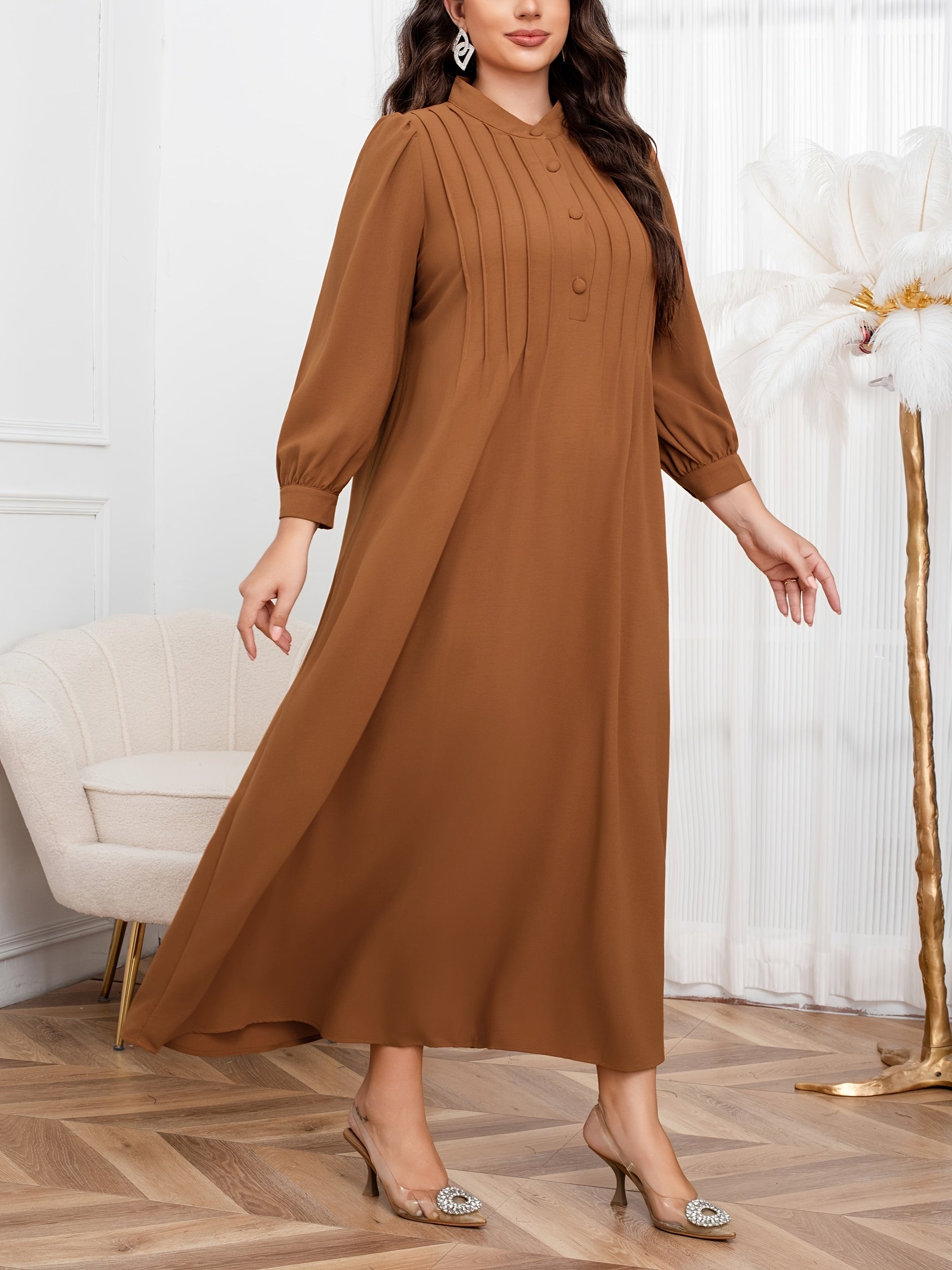 Plus o'lchamli uzun ko'ylak, jigarrang, erkin fit, oqimli, kuz-qish mavsumiga mos