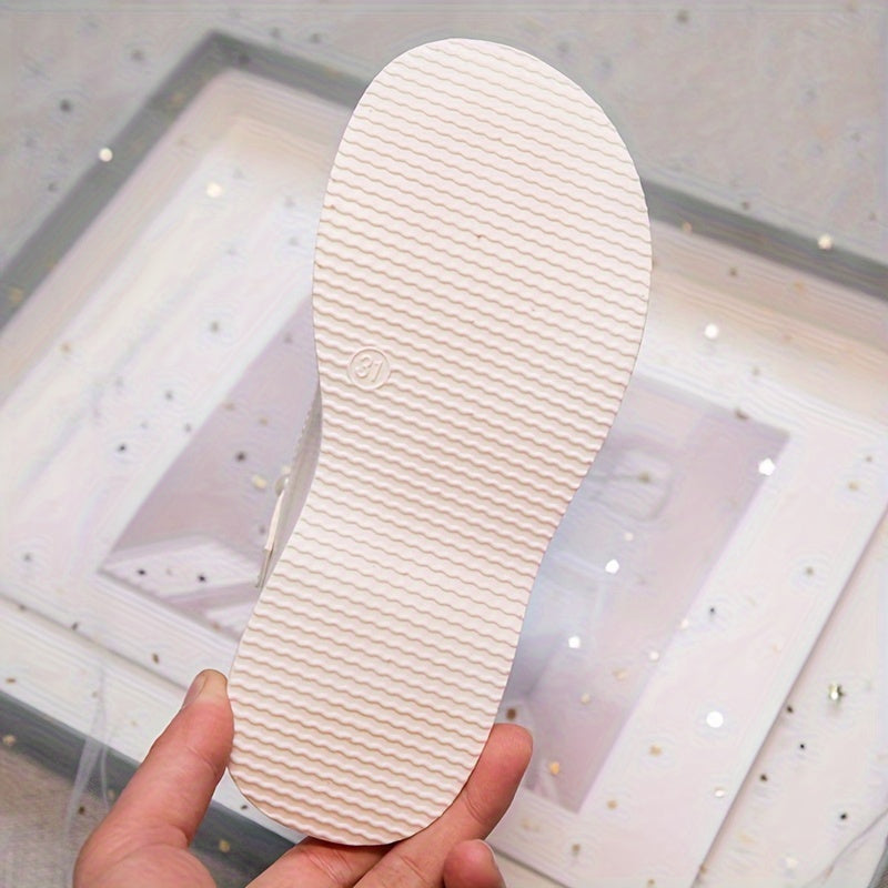 Qizlar uchun yangi yumshoq taglikli tekis poyabzal.