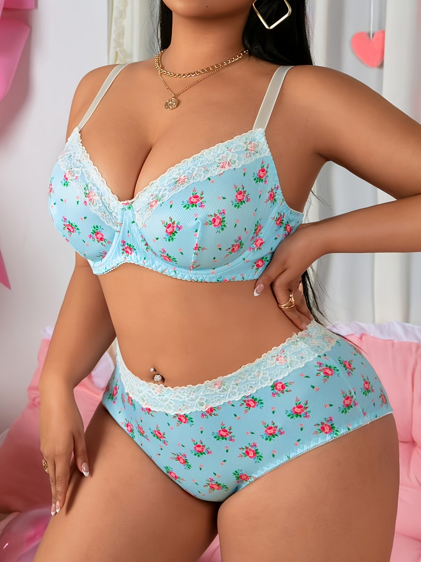 WomenPlus Size Lingerie Set with Print, Lace Details, Mid Rise Briefs
