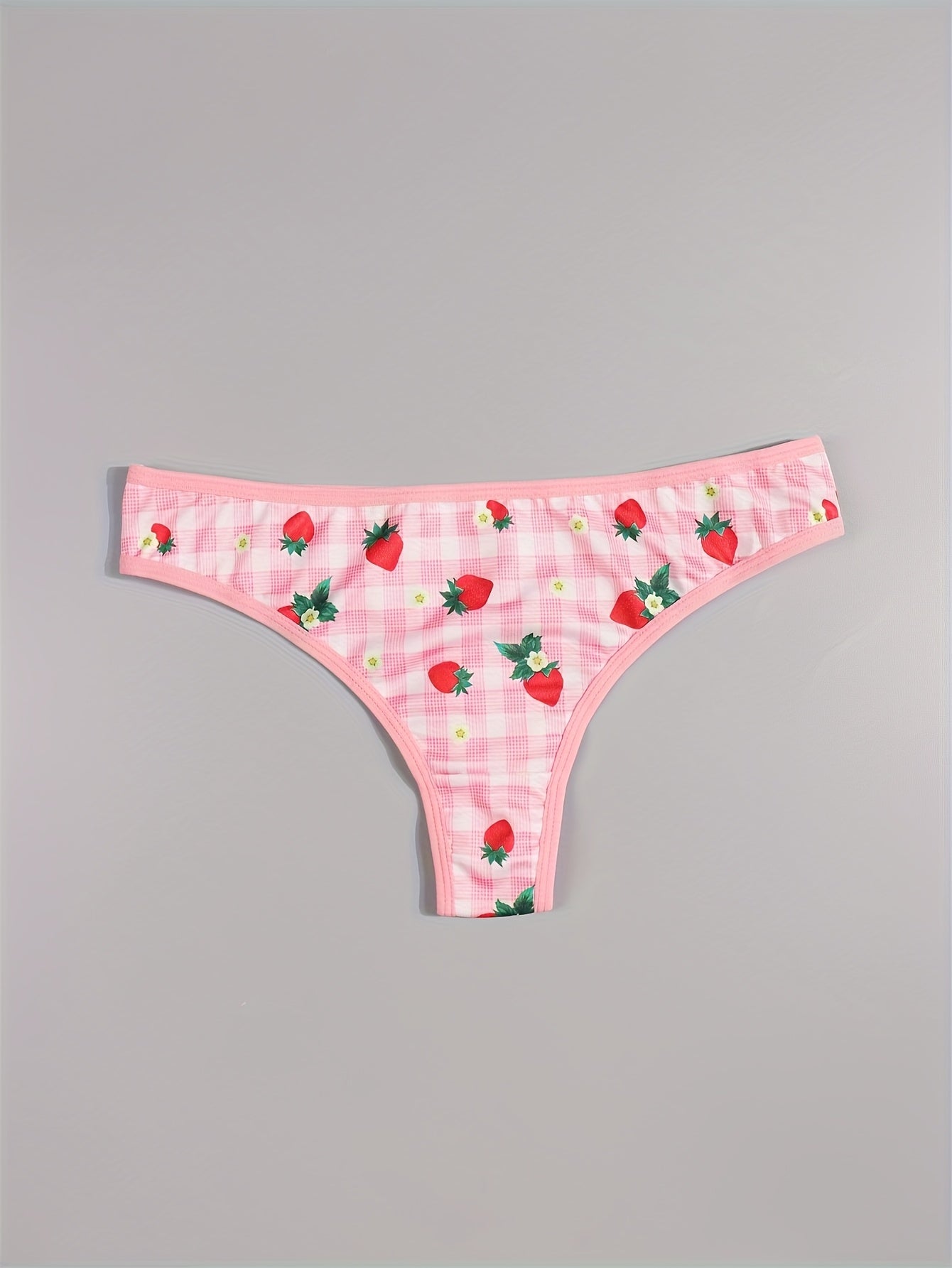 Комплект женского нижнего белья Dircho включает 2 предмета, изготовленных из трикотажной ткани из полиэстера и эластана. Он имеет повседневный принт по всему изделию, бюстгальтер средней поддержки без подкладки и контрастные элементы.