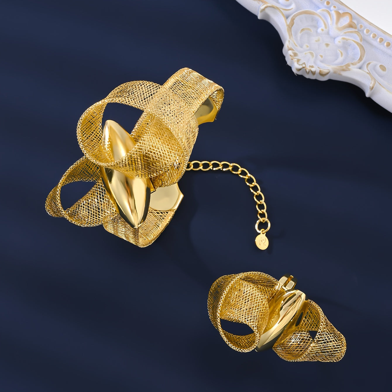 MEIZ tomonidan vintage arab uslubidagi 18K oltin qoplamali mis zargarlik to'plami - o'z ichiga oladi: nafis an'anaviy kelin marjon, bilaguzuk, uzuk va sirg'alar - to'y, ziyofat, sovg'a berish, Mardi Gras va barcha fasllar uchun mukammal.