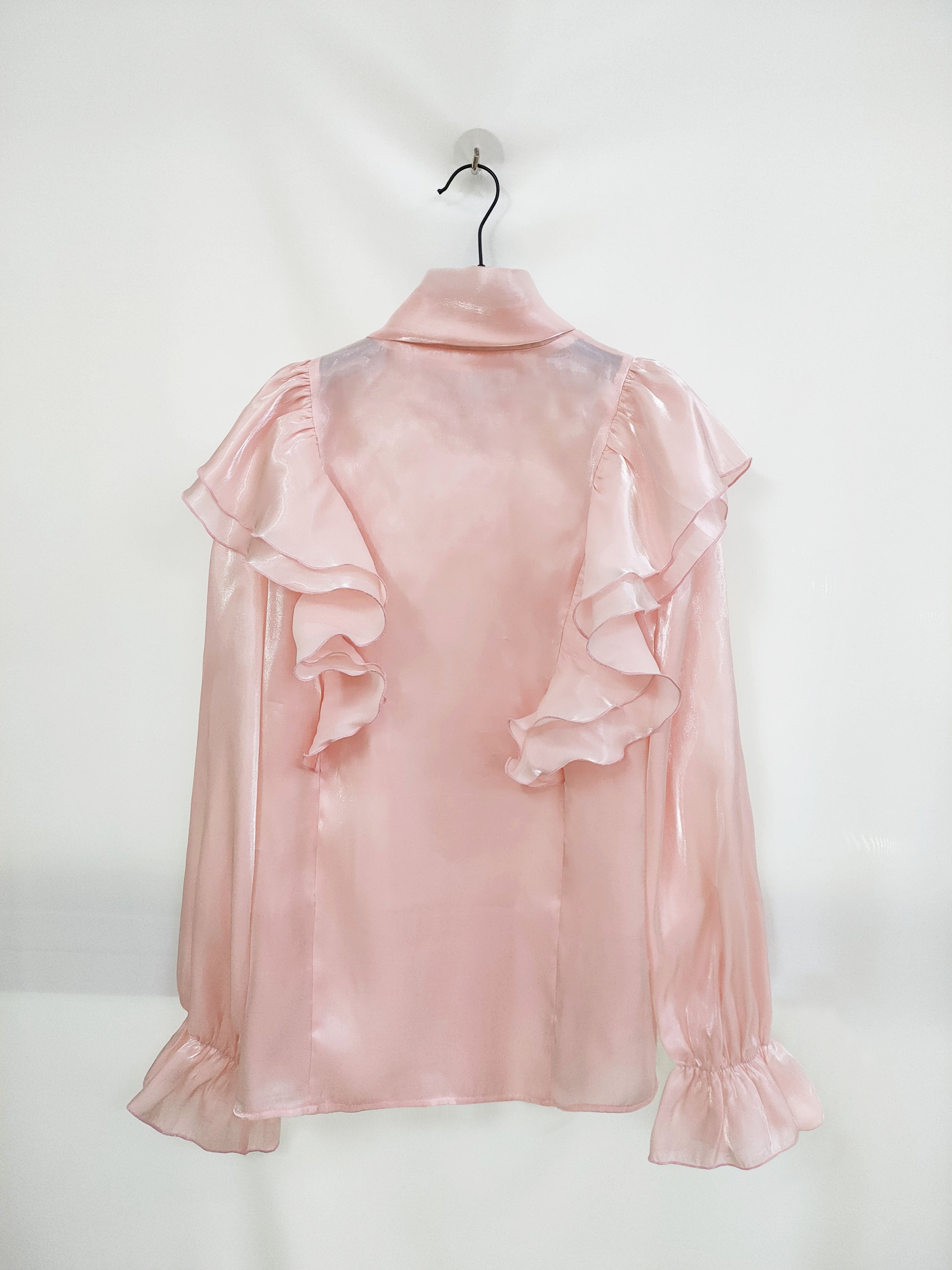 Ayollar uchun katta o'lchamli ruffle qirqilgan mock neck bluz uzun qolli bahor-yoz