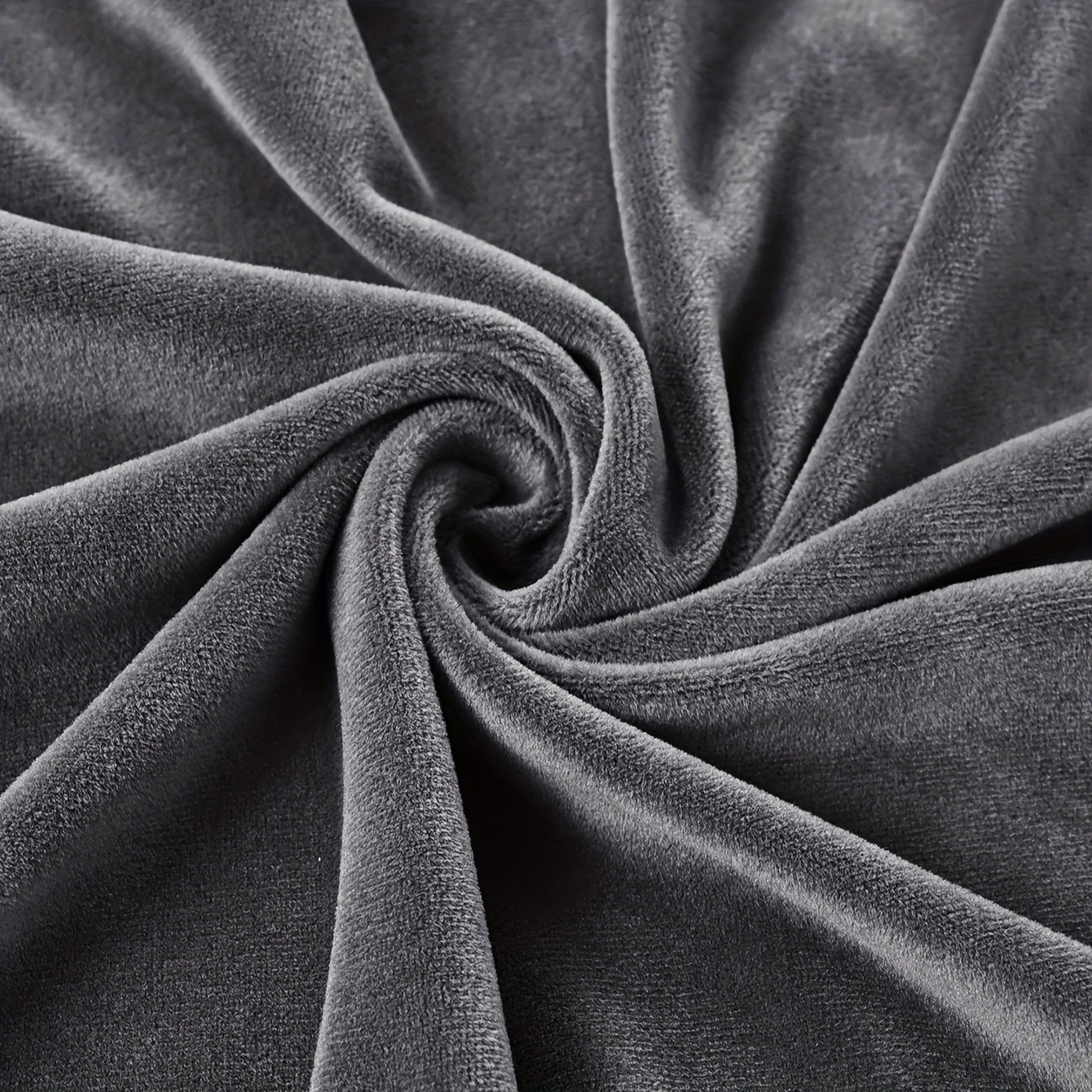 Har qanday xonada mebelni himoya qilish va bezatish uchun velur divan qoplamasi.