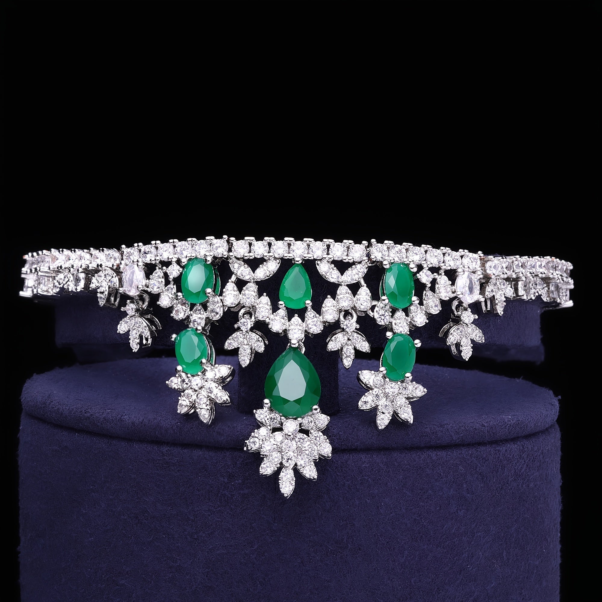 Ayollar uchun zargarlik to'plami: zanjir, bilaguzuk, uzuk, sirg'alar, to'ylar va maxsus tadbirlar uchun