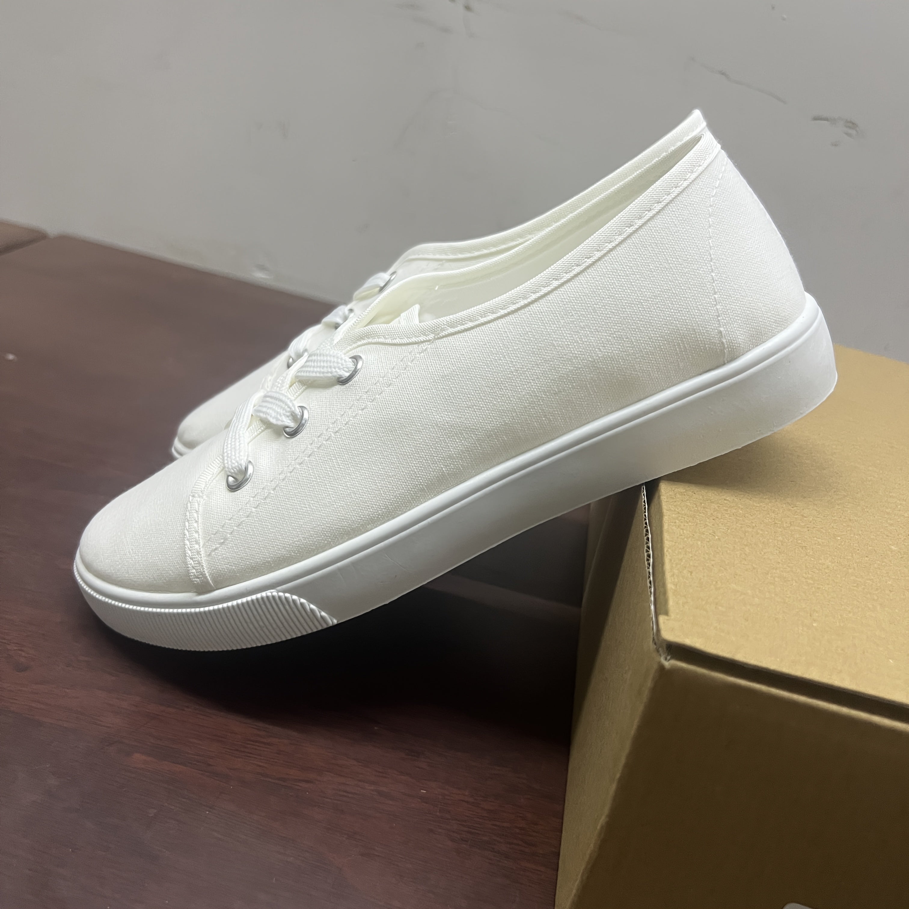 Women's Low-Top Lace-Up Flats Beige Black Breathable Casual All-Season Shoes