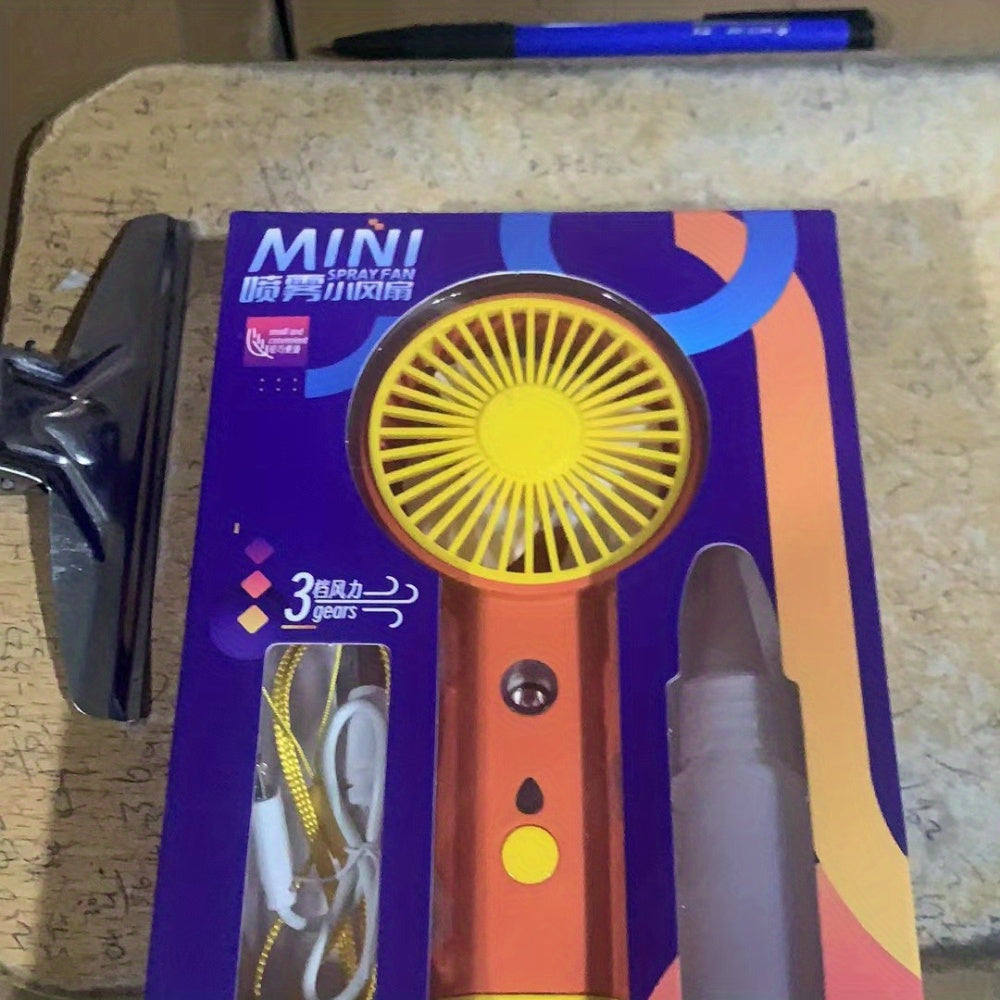 Portativ qo'lga olinadigan USB zaryadlanadigan kichik fan, avtomatik suv to'ldirish purkagichi, atmosfera tungi chiroq xususiyati va sovutish asbobi funksiyasi.