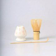 Juego de té de matcha con batidor de bambú, cuenco de cerámica, cucharita para la preparación tradicional del té