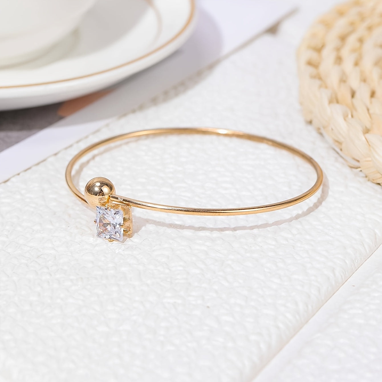 Uchburchak va Kubik Zirkon bilan toʻldirilgan mis alloy pardozini ushlab turuvchi, yashash xonasi yoki yotoqxona uchun