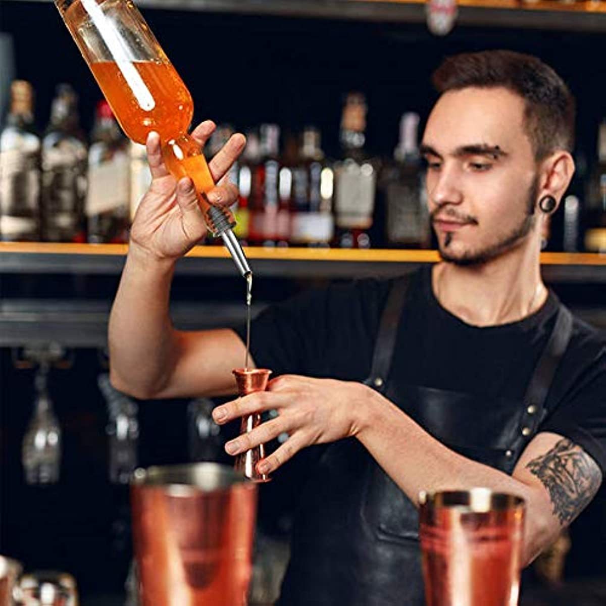 Ikkita zanglamas po'latdan yasalgan vino va zaytun moyi quyish uchun idishlar, restoranlar, kofe do'konlari va pub'lar uchun mukammal.
