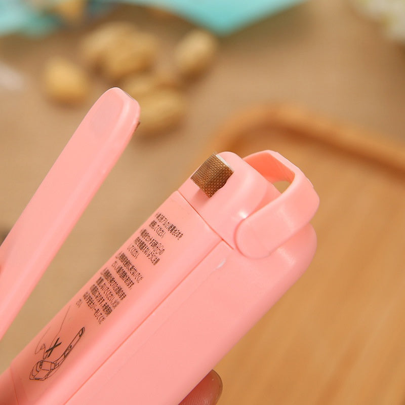 Портативный вакуумный упаковщик для продуктов с питанием от батареи и машиной для тепловой запайки