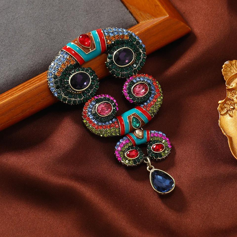 Vintage Style Rhinestone Baroque Horns Brooch for Sweater and Clothing Decoration