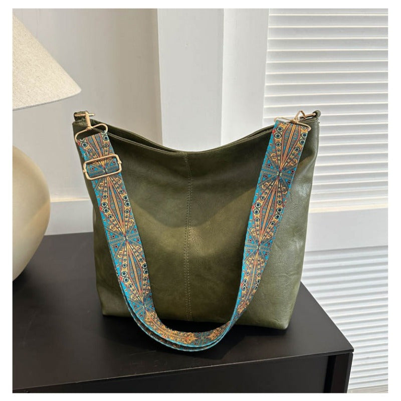 Women's Boho Chic Shoulder Bag Large Capacity Vintage Wide Strap Crossbody Tote for Casual Use