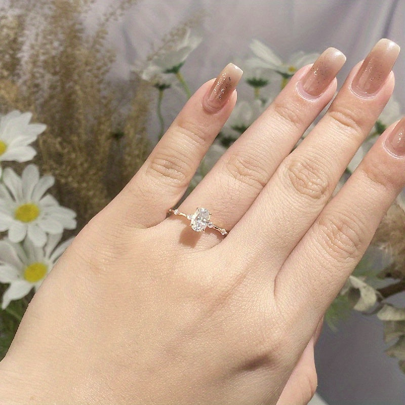 Zarif gippoallergen 925 sterling kumush moissanit halqasi, g'oz tuxum shaklida, 1-2ct Premium Sense ayollar uchun. Taklif, to'y, nikoh yoki 14-fevral sovg'asi sifatida mukammal. Moissanit sertifikati va chiroyli sovg'a qutisi bilan birga keladi.