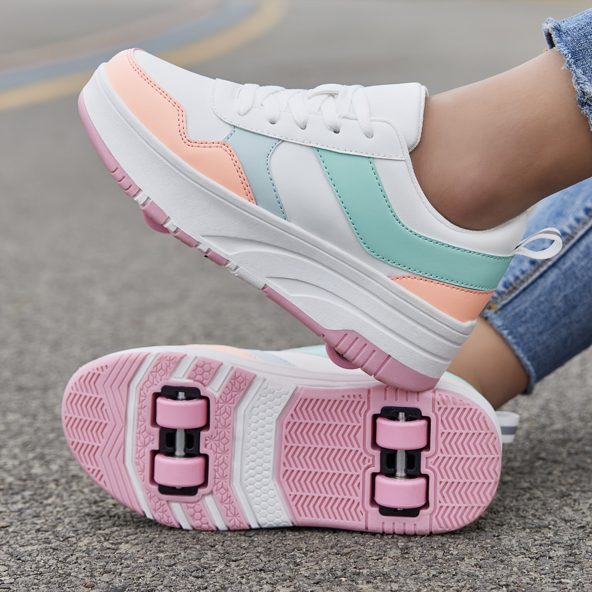 Bolalar uchun zamonaviy bog'ichli krossovkalar, tasodifiy kiyim, sport va mashg'ulotlar uchun ideal.