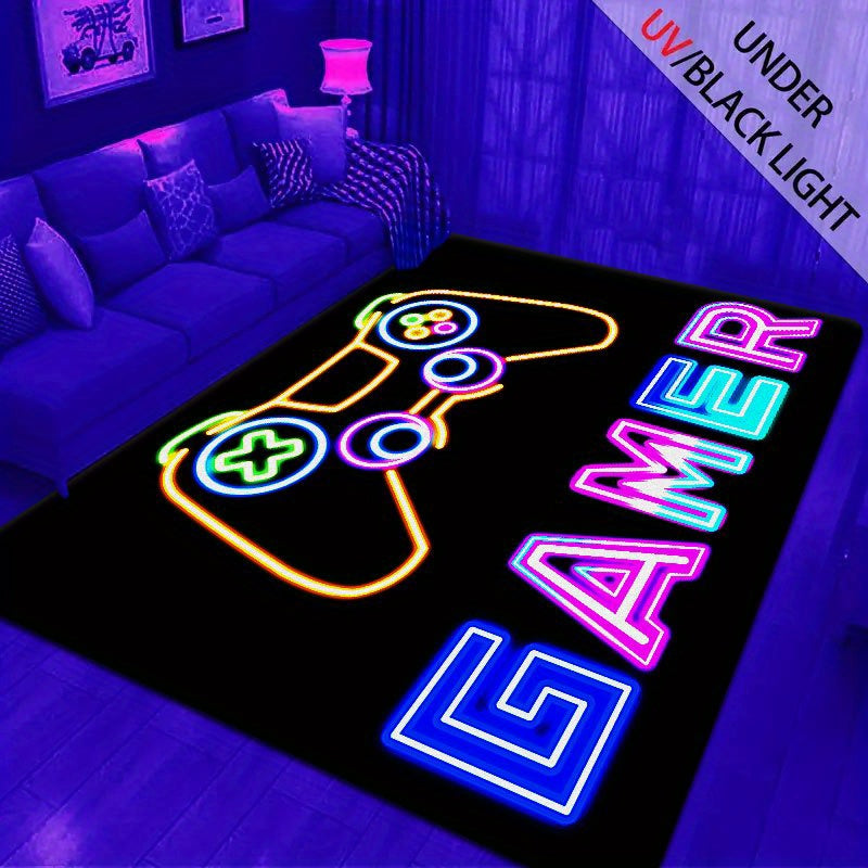 1 кусок светящегося в темноте ковра для игр с ярким принтом букв игровой консоли. Этот коврик толщиной 1,2 см идеально подходит для декора спальни и игровой комнаты. Нескользящий большой коврик станет отличным дополнением к вашим школьным принадлежностям.