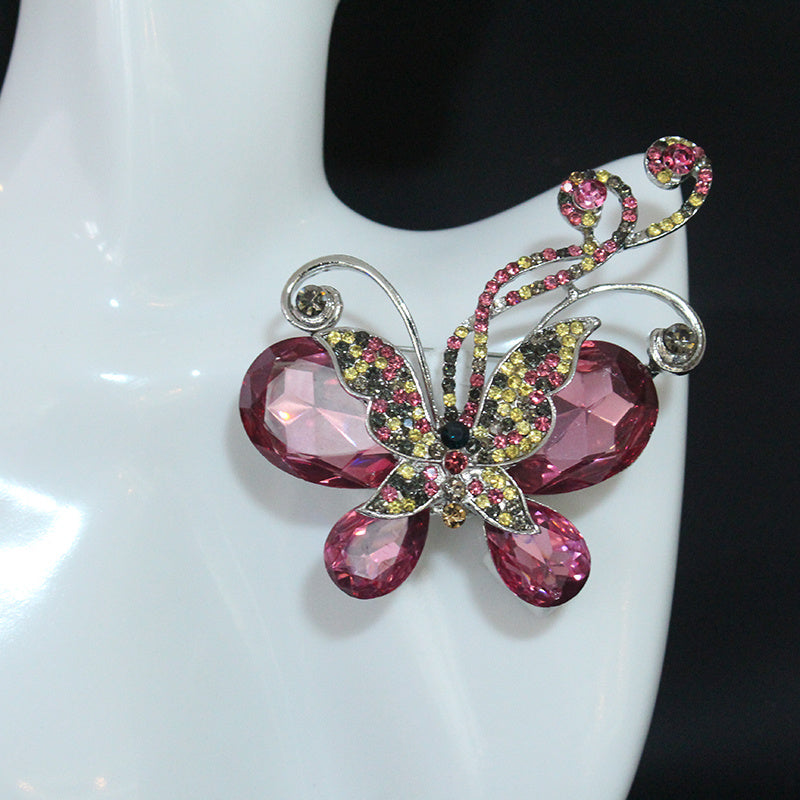 Ayollar kiyim aksessuarlari uchun shisha bilan bezatilgan kapalak shaklidagi lapel pin