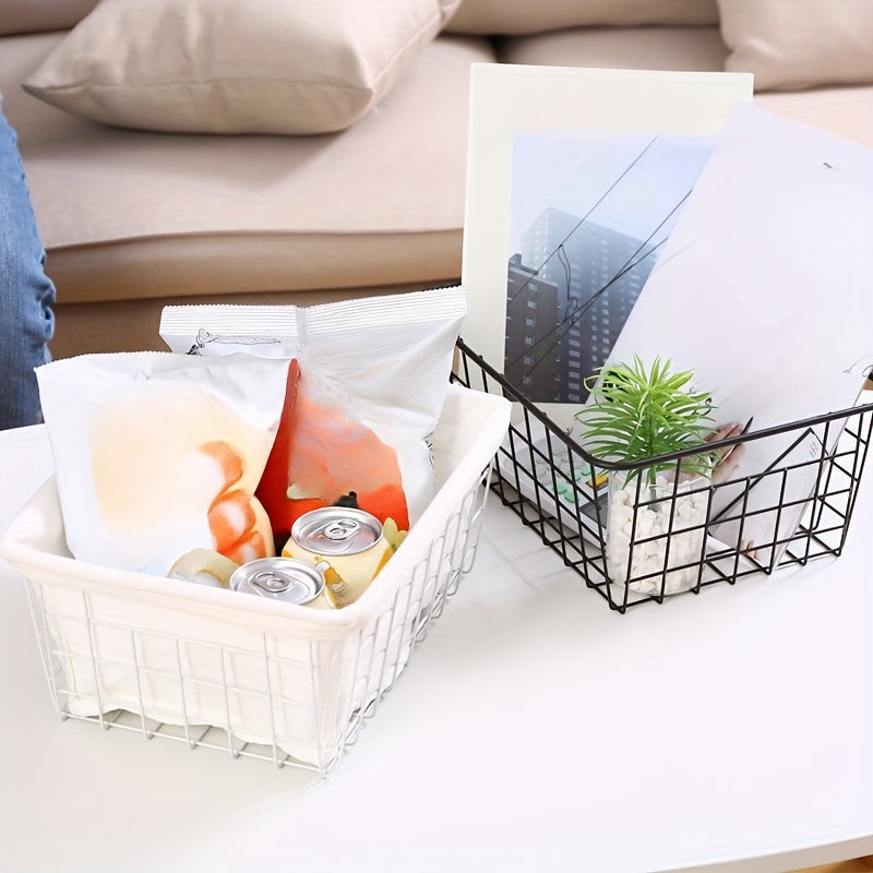 Корзина для хранения LattBy Metal - популярный выбор для организованного пространства - отлично подходит для столов, косметики и многого другого. Изготовленная из железного материала, эта маленькая прямоугольная органайзер - необходимая вещь.