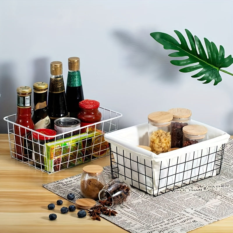 Корзина для хранения LattBy Metal - популярный выбор для организованного пространства - отлично подходит для столов, косметики и многого другого. Изготовленная из железного материала, эта маленькая прямоугольная органайзер - необходимая вещь.