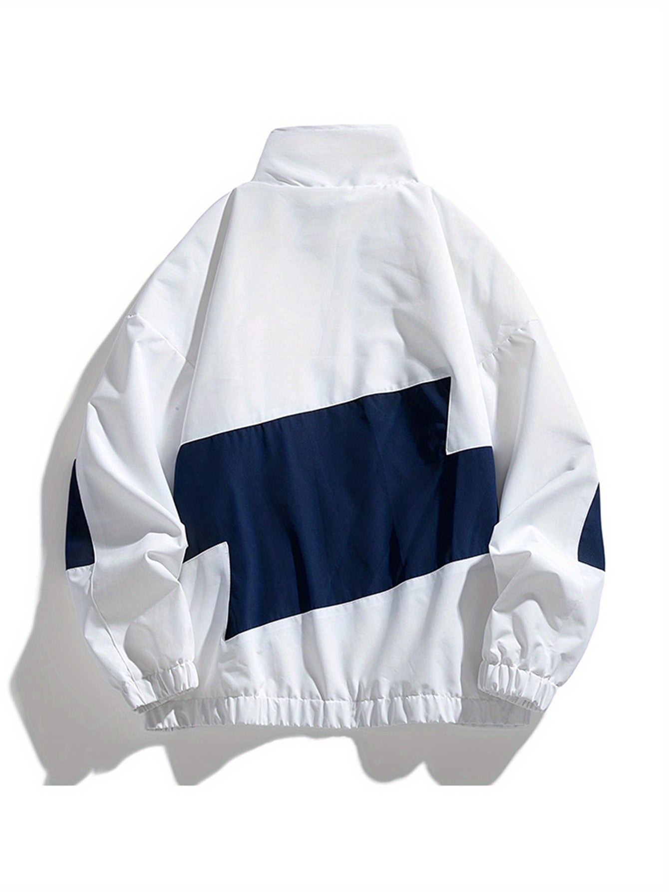 Erkaklar uchun kapüşonli fermuarlı jaket, rangli blok dizayni bilan, ish va ochiq havoda faoliyatlar uchun keng kesimda, polyesterdan tayyorlangan.