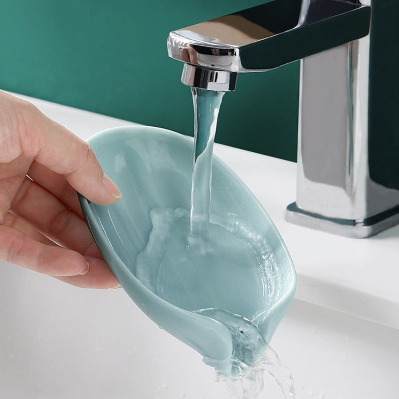 Jabonera con forma de hoja con bandeja auto-drenante para almacenamiento en baño
