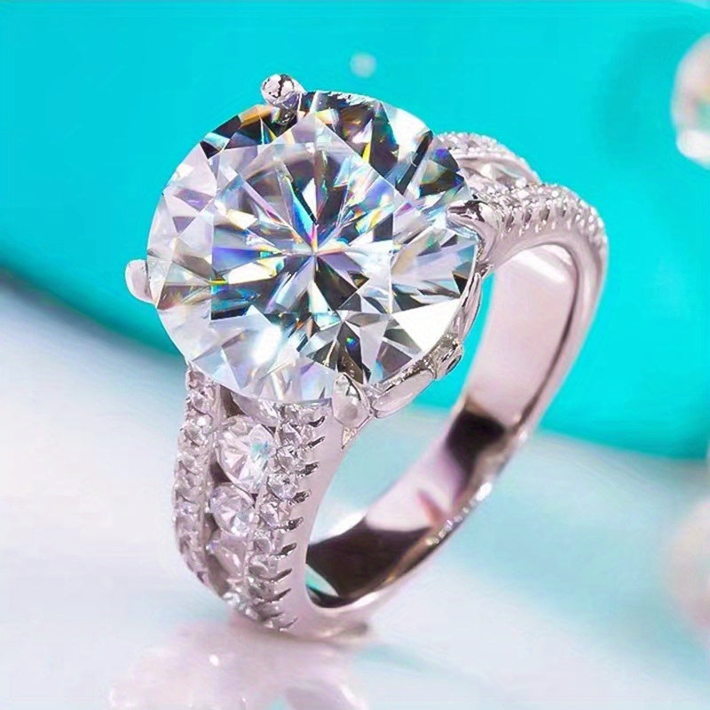 "Luxurious Vintage-style S925 Sterling Silver Moissanite Engagement Ring with 10ct stone, perfect for both Men and Women. This Halo ring features a unique and exquisite design, making it an elegant gift for proposals, weddings, dinner parties, and other"