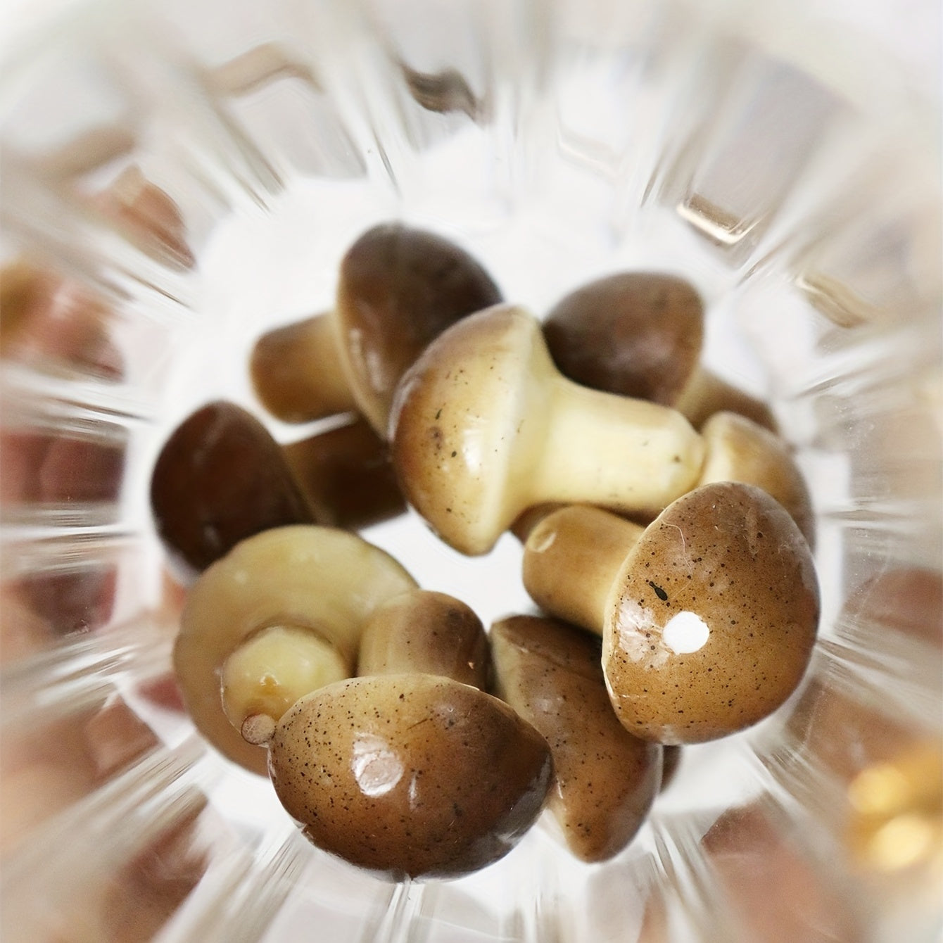 12 шт. искусственных пенопластовых грибов, темно-коричневые с белыми пятнами, высота 1,98 см, идеально подходят для рукоделия, свадеб, вечеринок и домашнего декора.