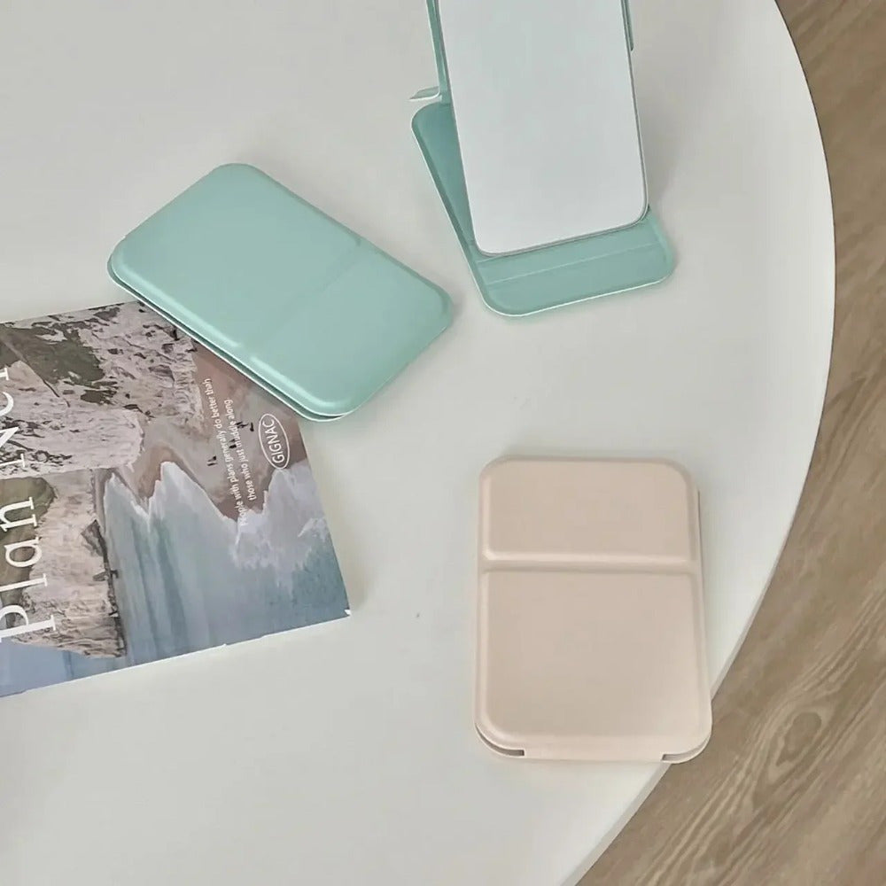 Espejo de maquillaje de mano plegable con espejo compacto de viaje de cuero PU de color sólido