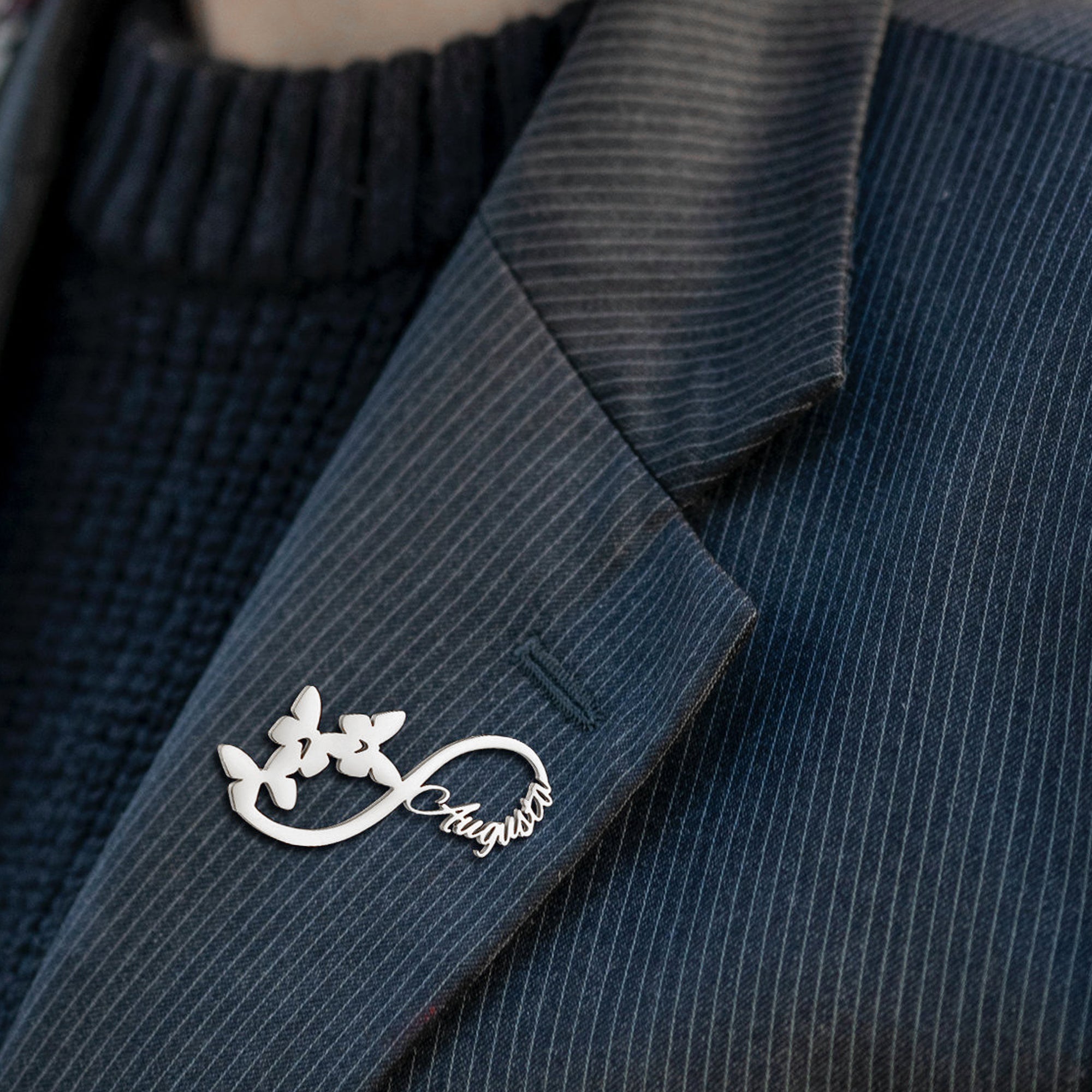 Shaxsiylashtirilgan zanglamaydigan po'latdan yasalgan kapalak brosh va maxsus nomli pin, ko'ylaklar uchun sovg'a, ona uchun