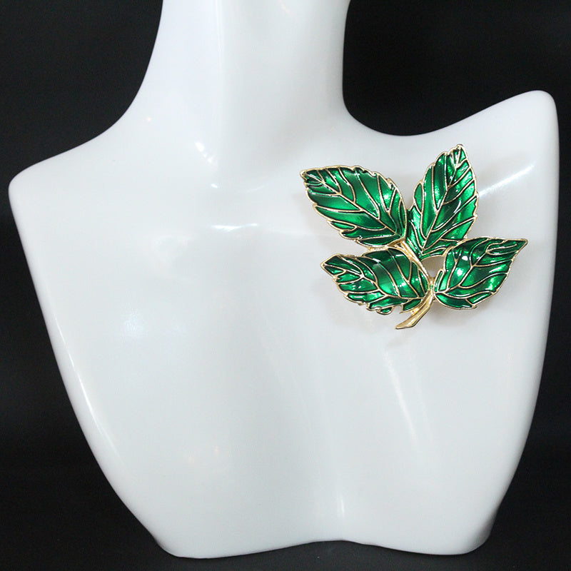 Antique-Style Emerald Foliage Diamond Brooch for Scarves Coats Sweaters