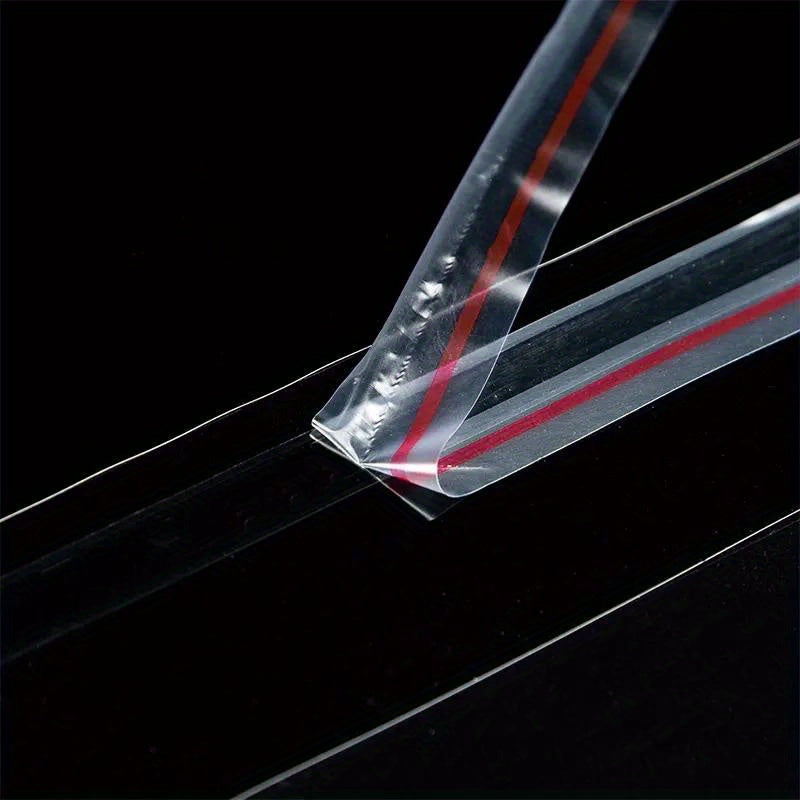 O'z-o'zidan yopishqoq shaffof sellofan sumka muhrlangan zargarlik yoki shirinlik sovg'asi uchun.