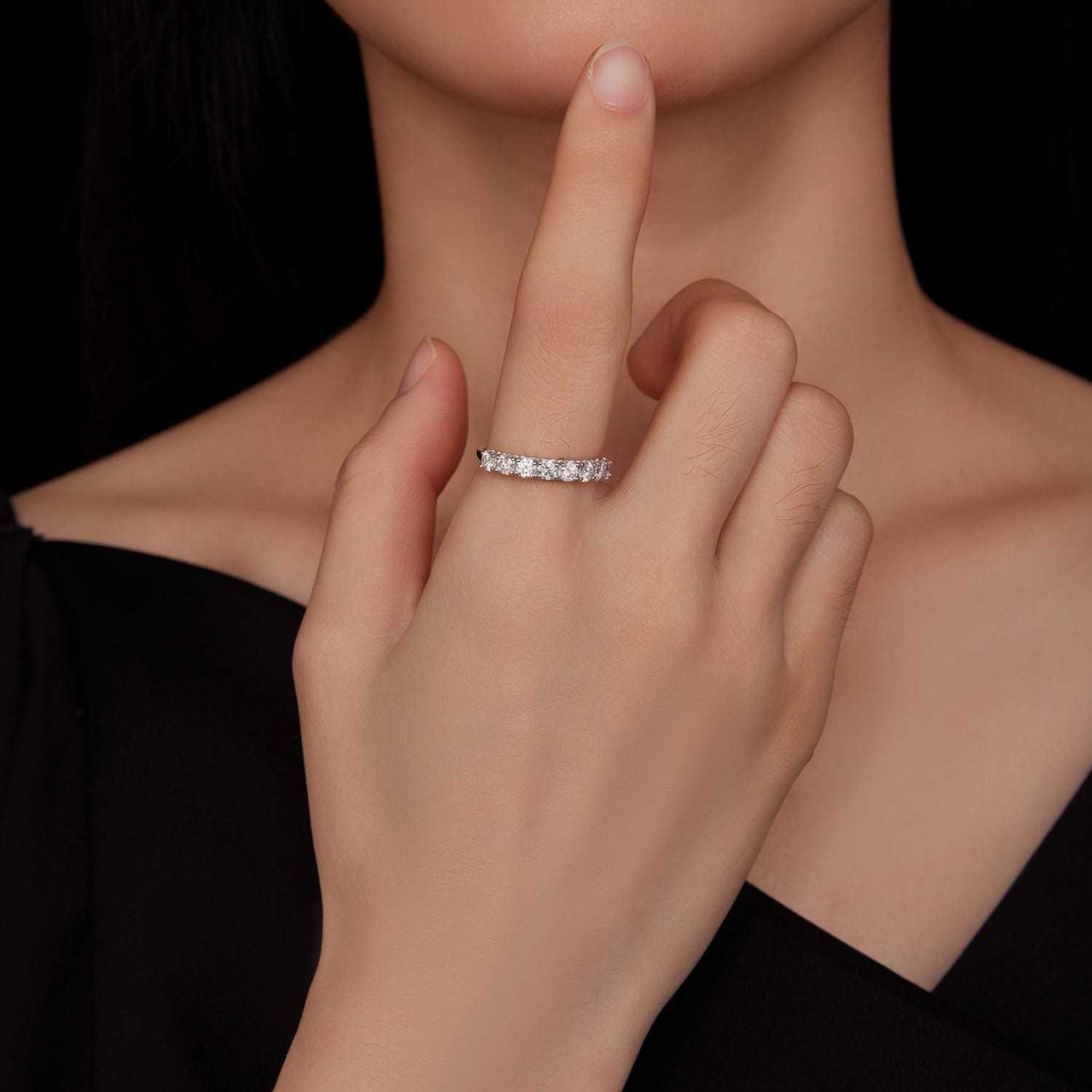 Zarif 0.1ct Moissanite To'y Halqasi - Porloq 925 Sterling Kumush, U uchun Ideal Yubiley yoki Tug'ilgan Kun Hediye, Sertifikat va Qadoqlash Qutisi bilan to'liq