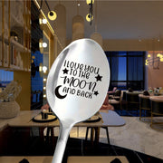 Valyutalar kuni va sovg‘alar uchun "Men sizni Oy va orqaga sevaman" yozuvi bilan zanglamaydigan po‘latdan yasalgan qoshiq, 7.5 dyuym