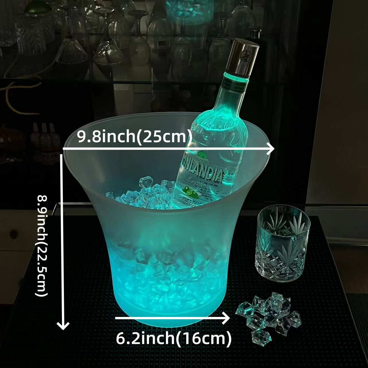 Rang o'zgartiruvchi chiroqlarga ega LED muz idishi, partiyalar va uyda foydalanish uchun ideal, batareyalar bilan ishlaydi (batareyalar kiritilmagan). Barlar, klublar va oshxonalar uchun ajoyib.