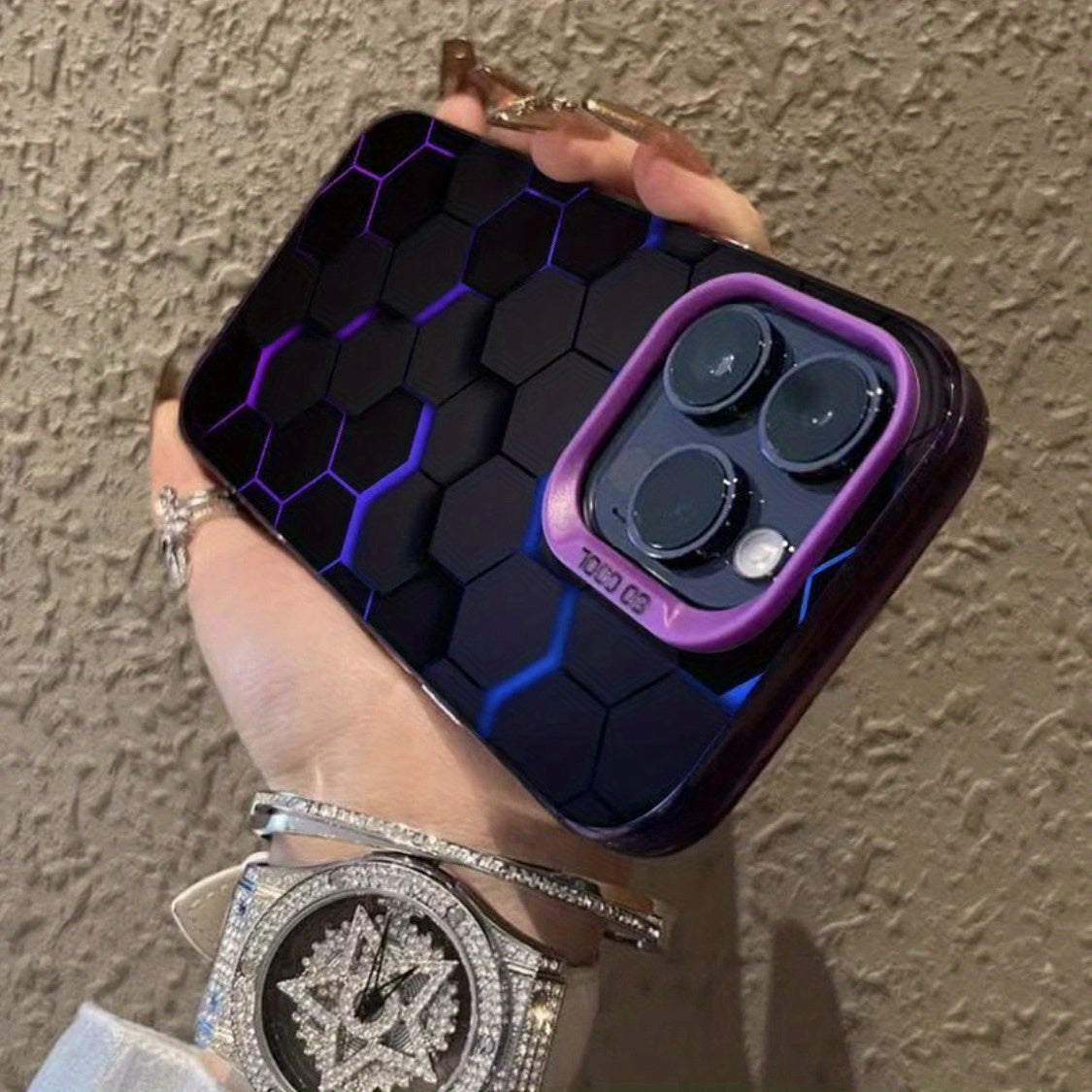 Matte Silvery Honeycomb Phone Case for iPhone Models 7 to 15 Acrylic