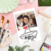 Onadan yoki o'g'il boladan ona uchun shaxsiylashtirilgan Ona kuniga maxsus karta, fotosurat bilan sovg'a fikri