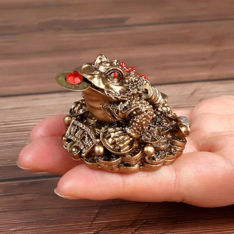 Resin Lucky Toad Ornament with Gold Coins Chinese Wealth Symbol Table Decor 5x4.5x3.8cm