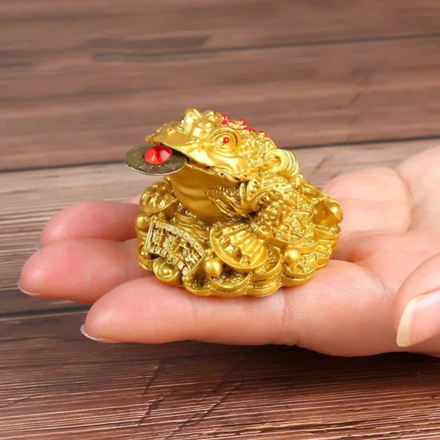 Resin Lucky Toad Ornament with Gold Coins Chinese Wealth Symbol Table Decor 5x4.5x3.8cm