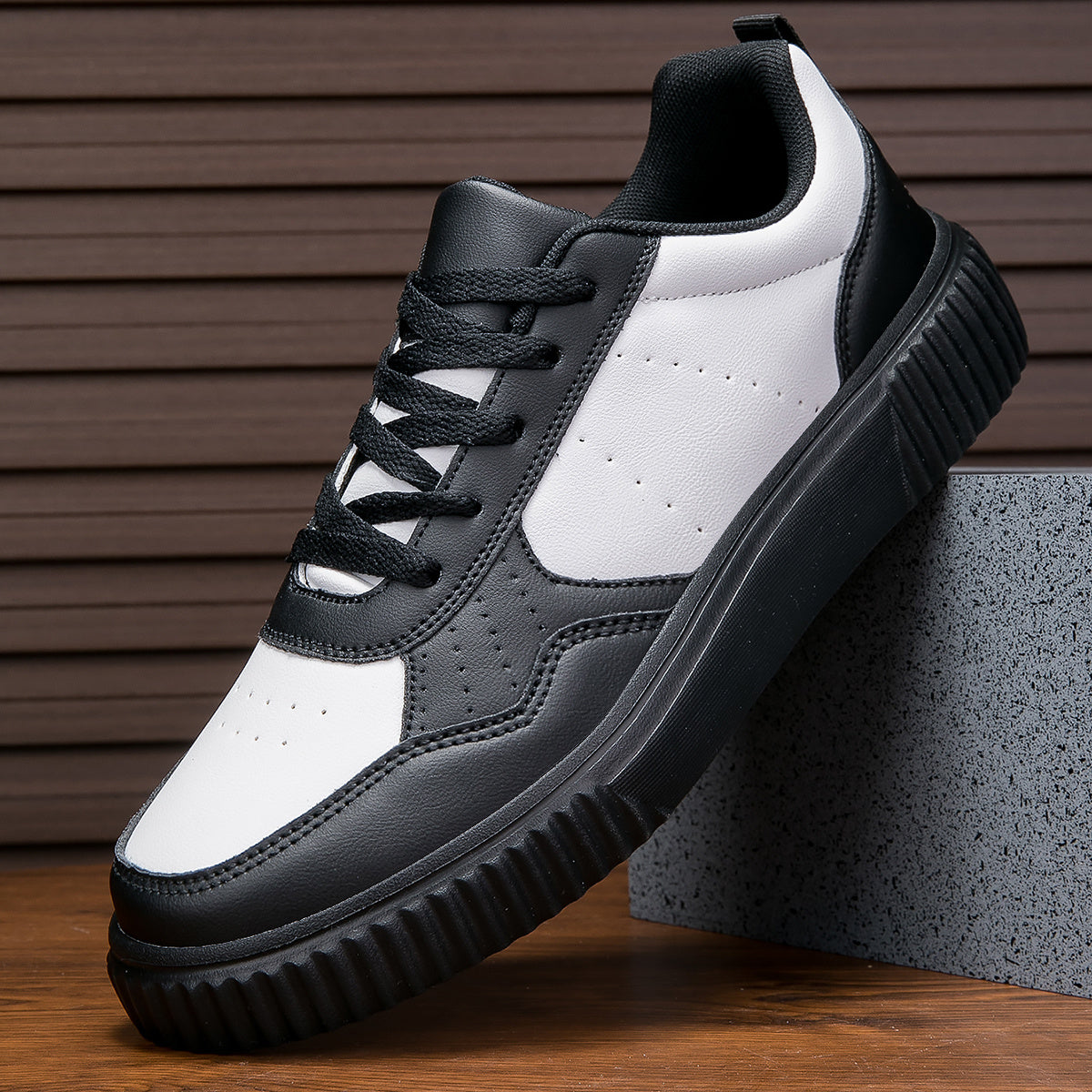 Erkaklar uchun pastki balandlikdagi skeyt poyabzallari bir xil ranglarda, ochiq havoda yurish va barcha mavsumlarda qulaylik uchun ideal.